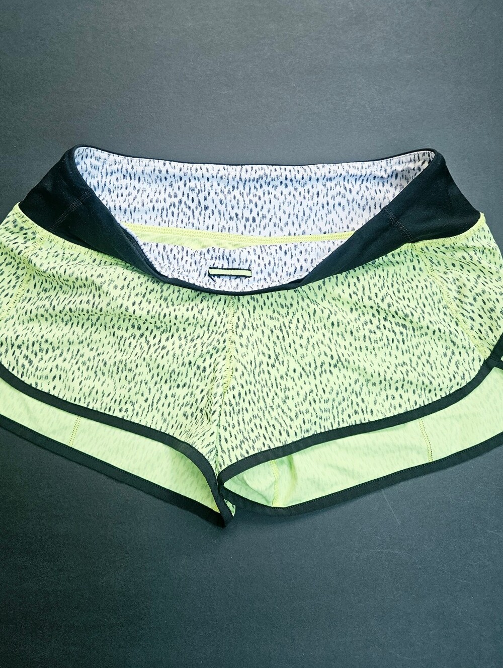 Lululemon Speed Up Run Shorts Spotted Lime Green Black Size 6